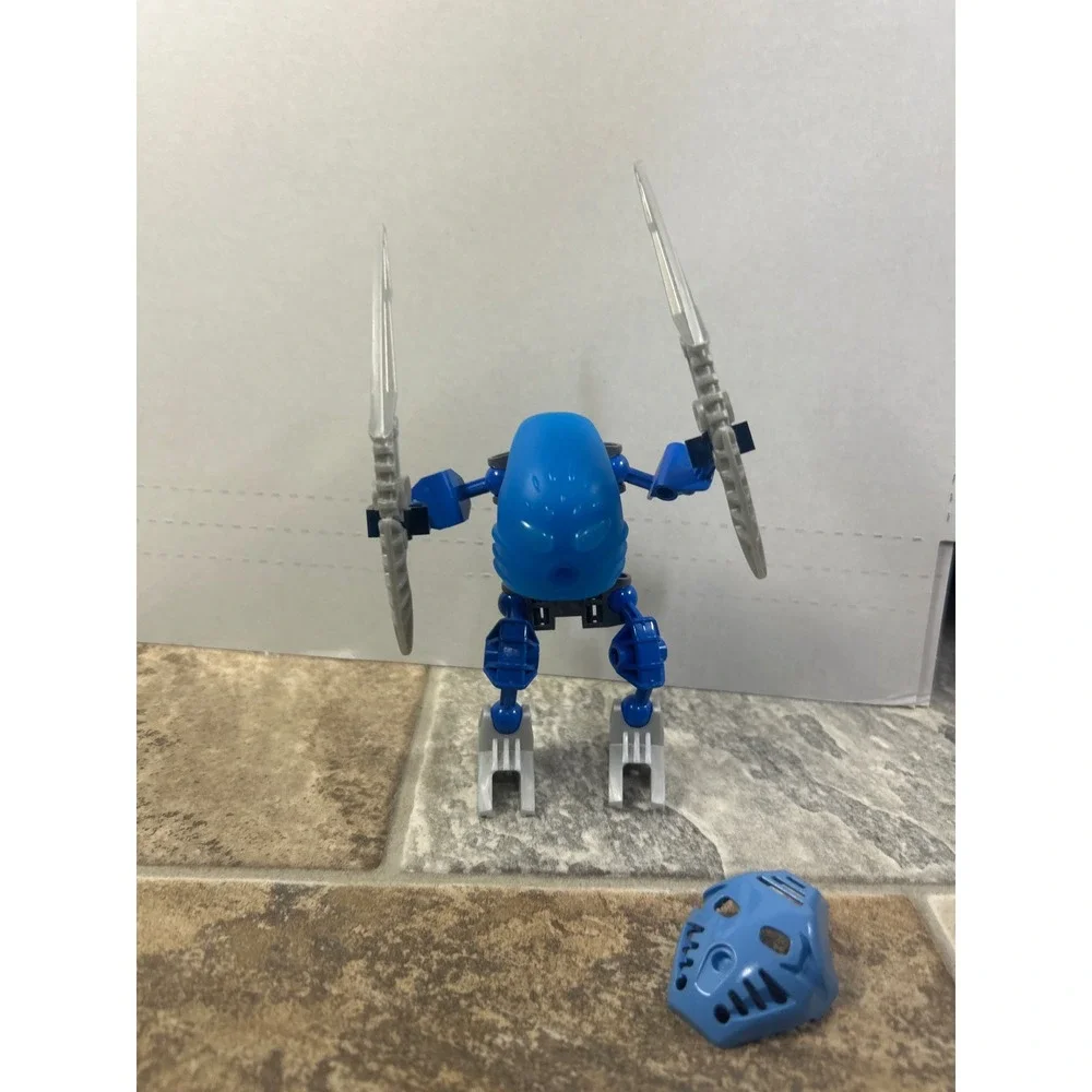 LEGO Bionicle Matoran Hahli 8583 Blue Action Figure with Silver Claws 2 Masks